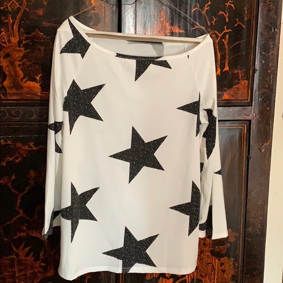 Star Print Off Shoulder Top - Picture 5 of 6